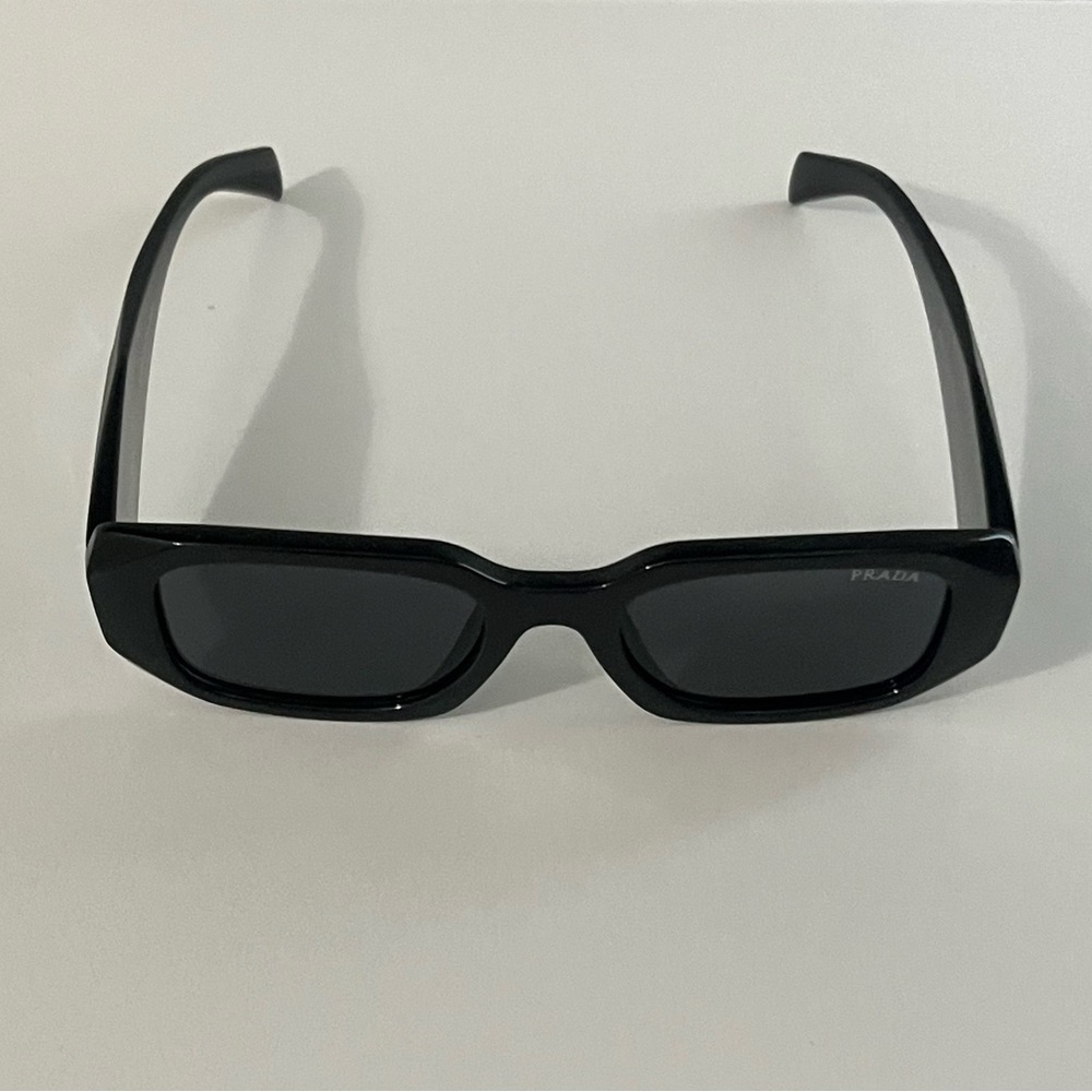 Prada Sleek Black Sunglasses Gafas Lentes